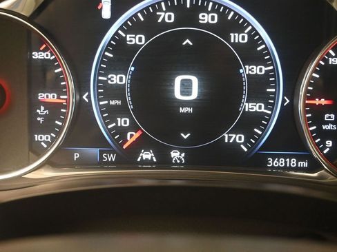 Used 2023 Chevrolet Traverse Premier FWD image 9