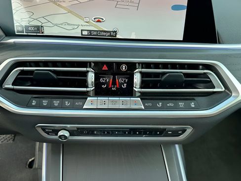 Used 2021 BMW X7 xDrive40i w/ Executive Package AWD/4WD image 19