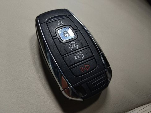 Used 2018 Lincoln MKC Select w/ Select Plus Package FWD image 32
