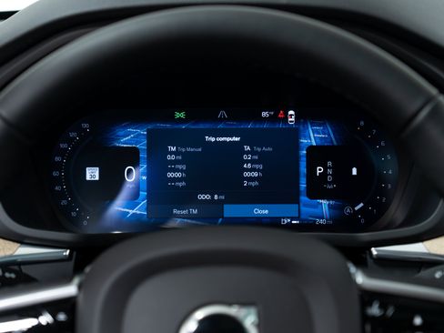 New 2026 Volvo XC60 B5 Plus AWD/4WD image 18