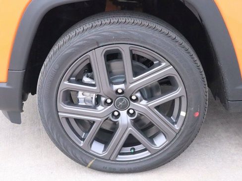 New 2026 Jeep Compass Latitude image 11