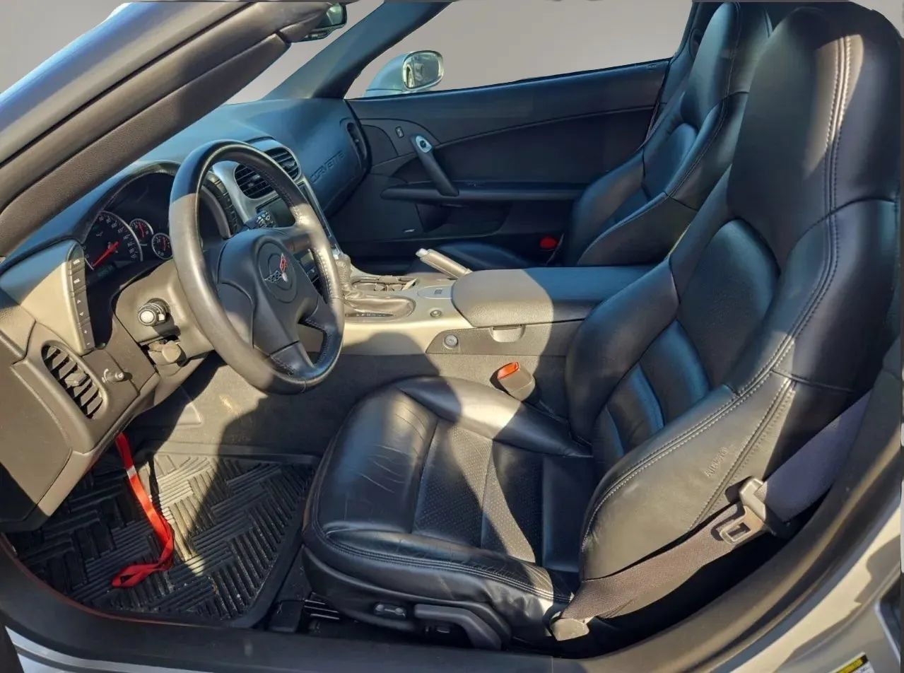 Used 2005 Chevrolet Corvette Coupe w/ Preferred Equipment Group RWD image 14