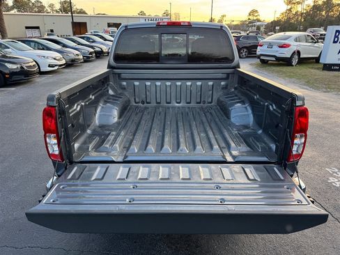Used 2017 Nissan Frontier SV image 8