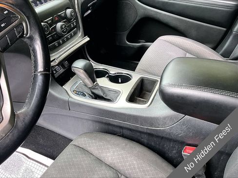 Used 2019 Jeep Grand Cherokee Laredo AWD/4WD image 10