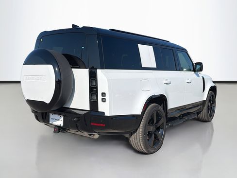 New 2026 Land Rover Defender 130 X-Dynamic SE image 5