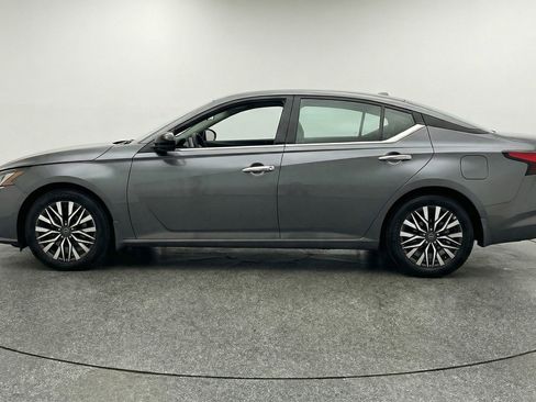 Used 2025 Nissan Altima 2.5 SV image 5