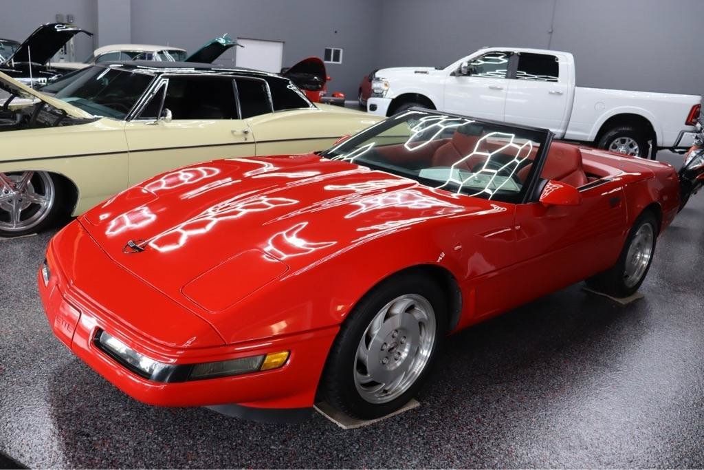 Used 1995 Chevrolet Corvette Coupe RWD image 2