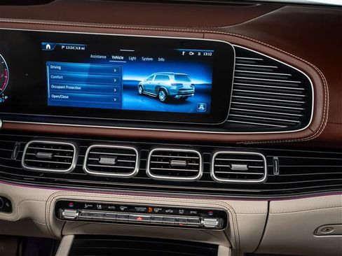 Used 2025 Mercedes-Benz Maybach GLS 600 4MATIC image 30