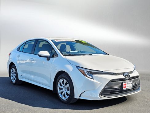 Used 2026 Toyota Corolla LE image 7