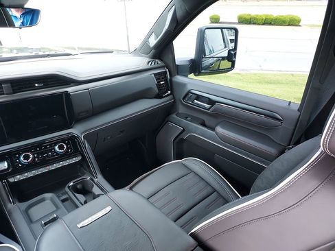 Used 2026 GMC Sierra 2500 AT4X AWD/4WD image 11