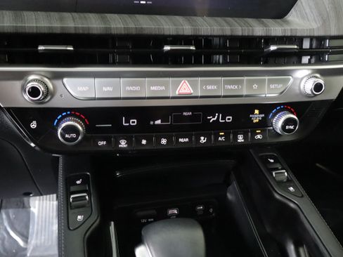 Used 2024 Kia Telluride EX w/ EX Captain's Chair Package AWD/4WD image 14