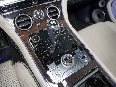 Used 2021 Bentley Continental GT V8 image 44