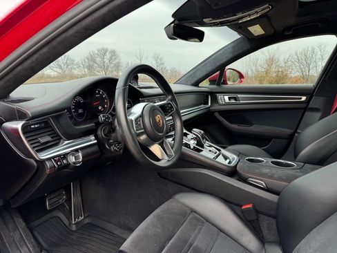 Certified 2019 Porsche Panamera GTS image 4