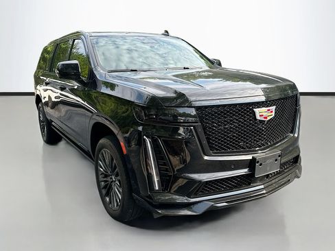 Used 2024 Cadillac Escalade ESV V w/ Heavy-Duty Trailer Package AWD/4WD image 3
