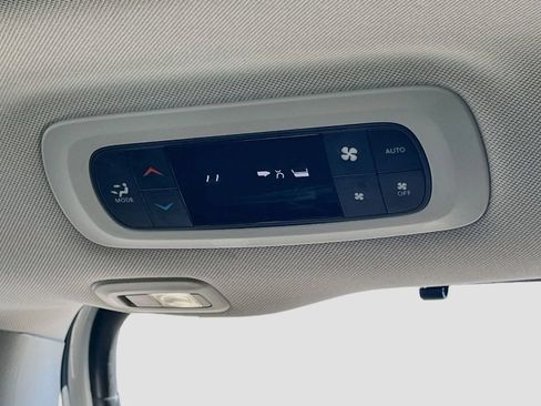 Used 2019 Chrysler Pacifica Limited FWD image 25