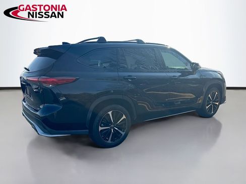 Used 2021 Toyota Highlander XSE image 9