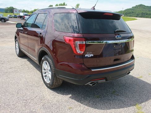 Used 2018 Ford Explorer XLT w/ Equipment Group 202A image 8
