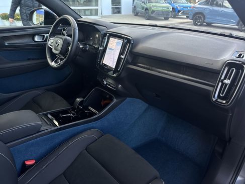 Used 2023 Volvo C40 P8 Recharge Ultimate image 30