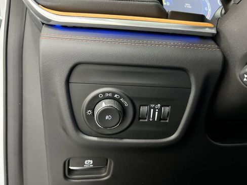 Used 2023 Jeep Grand Cherokee L Summit AWD/4WD image 19