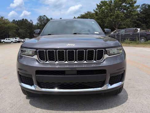Used 2024 Jeep Grand Cherokee L Laredo RWD image 9