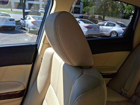 Used 2012 Honda Crosstour EX-L image 17