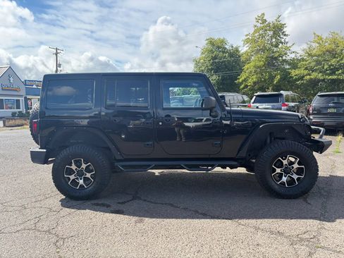 Used 2014 Jeep Wrangler Unlimited Rubicon w/ Connectivity Group AWD/4WD image 2