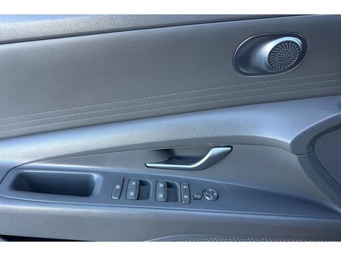 Used 2024 Hyundai Elantra SEL image 11