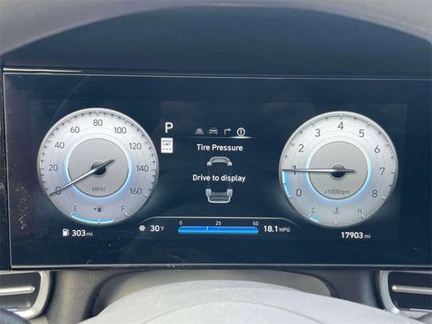 Certified 2024 Hyundai Elantra SEL image 24