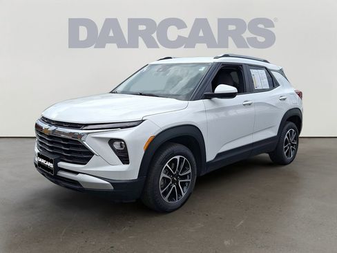 Used 2024 Chevrolet TrailBlazer LT image 3