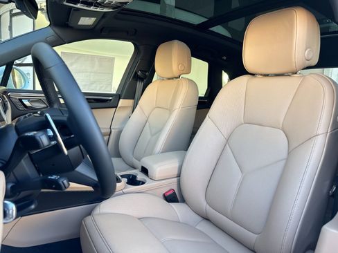 New 2026 Porsche Macan image 5