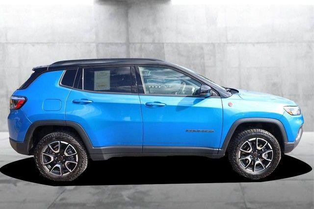 Used 2025 Jeep Compass Trailhawk AWD/4WD image 5