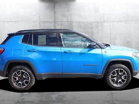 Used 2025 Jeep Compass Trailhawk AWD/4WD image 5