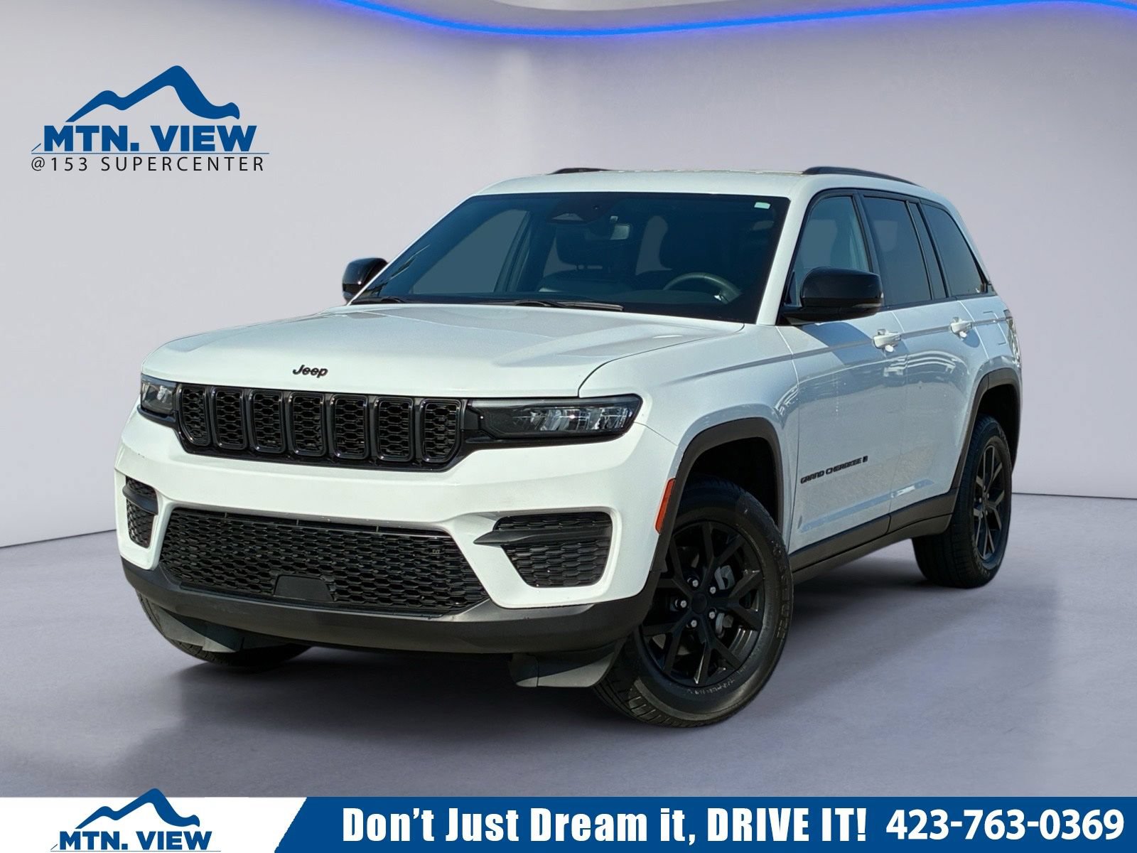 Used 2024 Jeep Grand Cherokee Altitude RWD image 1