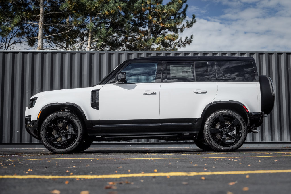 New 2026 Land Rover Defender 110 X-Dynamic SE AWD/4WD image 3