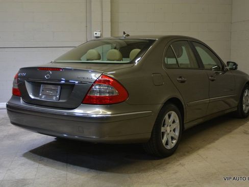 Used 2008 Mercedes-Benz E 320 BlueTEC Sedan image 4