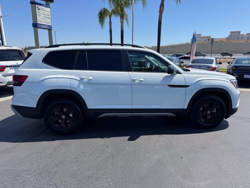 Used 2025 Volkswagen Atlas Peak Edition SE AWD/4WD image 11