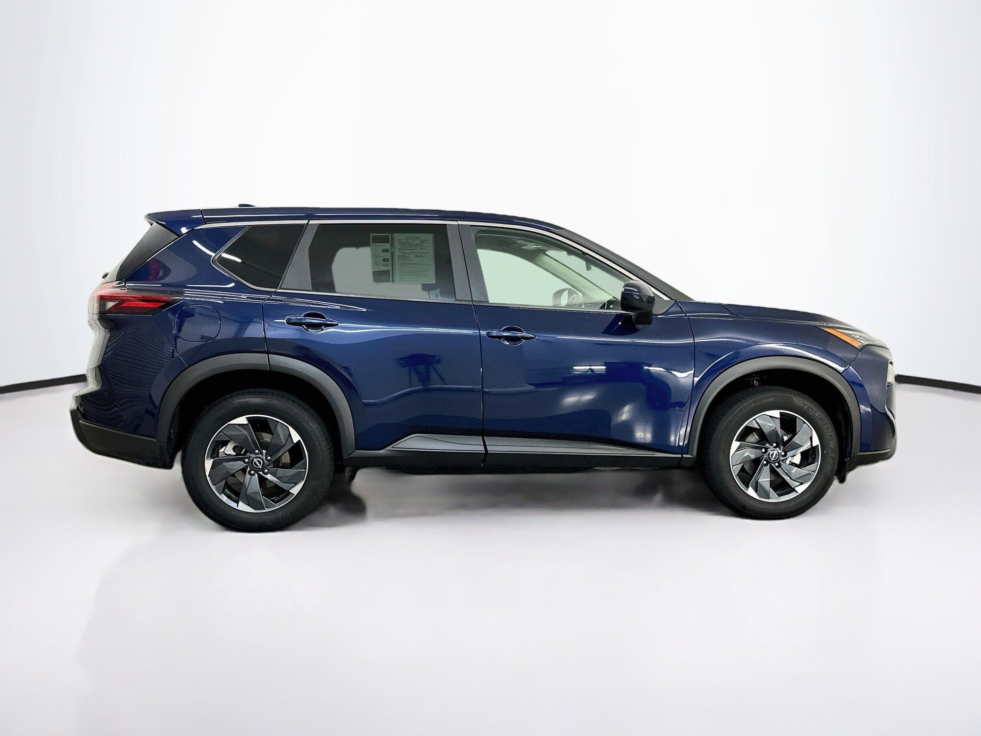 Used 2025 Nissan Rogue SV AWD/4WD image 10