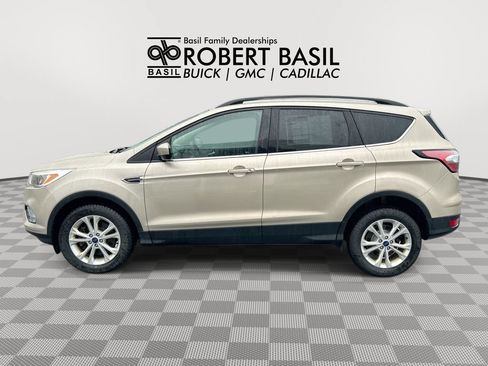 Used 2018 Ford Escape SE w/ SE Sync 3 Package AWD/4WD image 5
