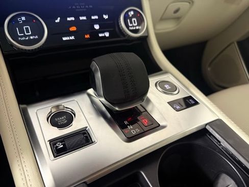 Certified 2026 Jaguar F-PACE R-Dynamic S AWD/4WD image 17