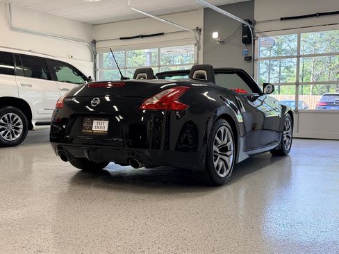 Used 2010 Nissan 370Z Touring RWD image 20