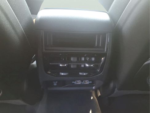 Used 2023 Jeep Grand Cherokee Altitude AWD/4WD image 13