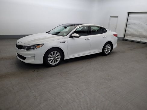 Used 2018 Kia Optima EX w/ Premium Package FWD image 2
