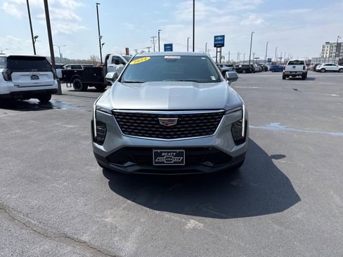 Used 2024 Cadillac XT4 Premium Luxury image 8