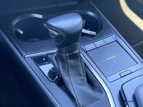 Used 2019 Lexus UX 200 w/ Premium Package FWD image 11