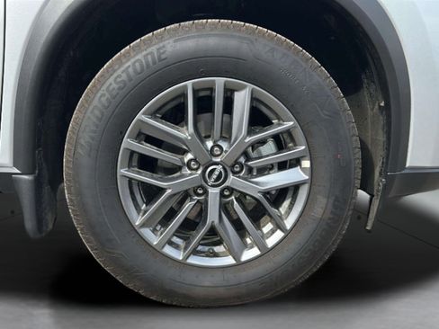 Used 2025 Nissan Rogue S FWD image 33