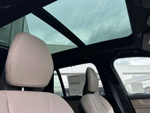 New 2026 Volvo XC90 T8 Ultra w/ Lounge Package AWD/4WD image 16