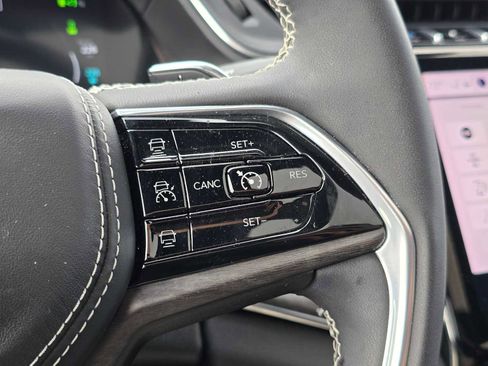 Used 2023 Jeep Grand Cherokee Overland w/ Luxury Tech Group IV image 37