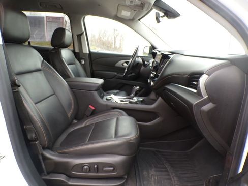 Used 2020 Chevrolet Traverse LT w/ LPO, Blackout Package AWD/4WD image 17
