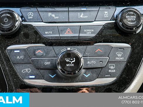 Used 2024 Chrysler Pacifica Touring-L image 33