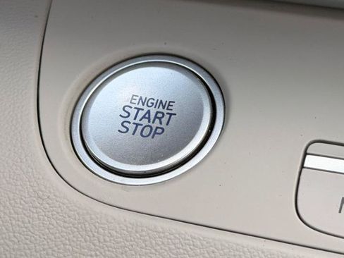 Used 2025 Hyundai Elantra Limited FWD image 22